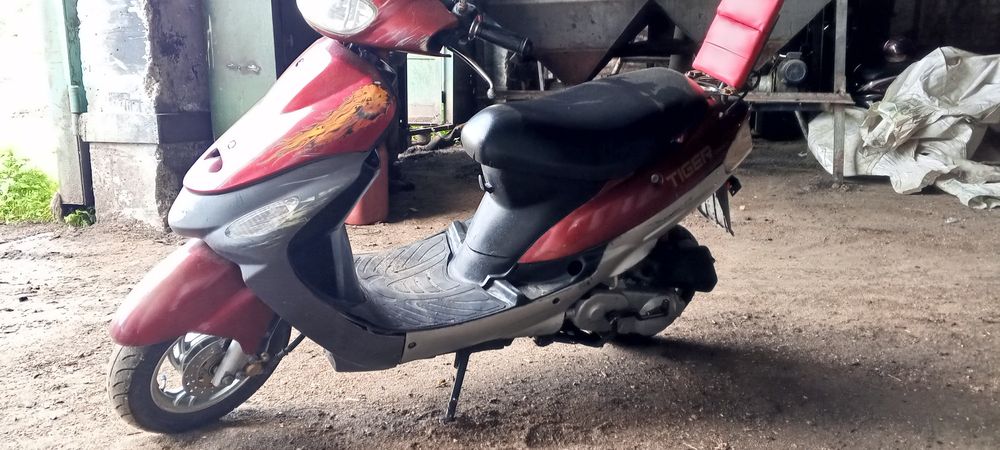 Продам китайский скутер 80 кубика