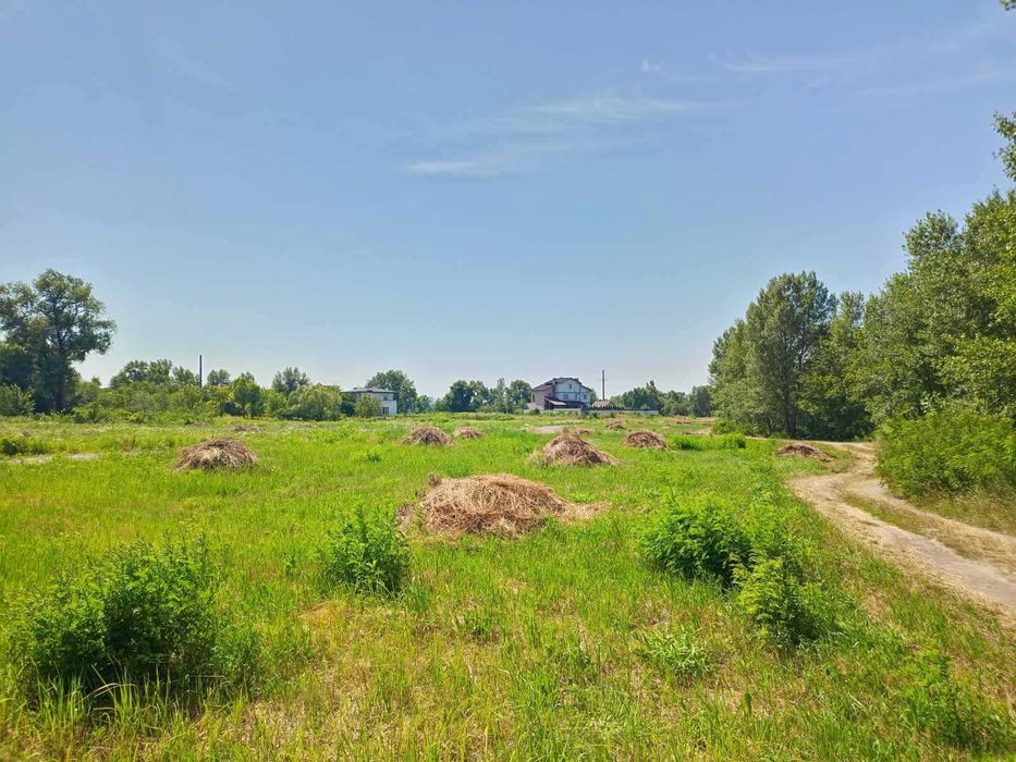 Продаж ділянки під забудову перша лінія від водойми на Троєщині без%