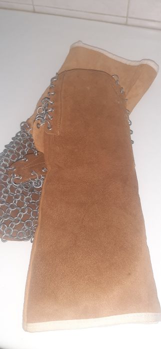 Manápula de Couro 
Forro de tecido isolante,