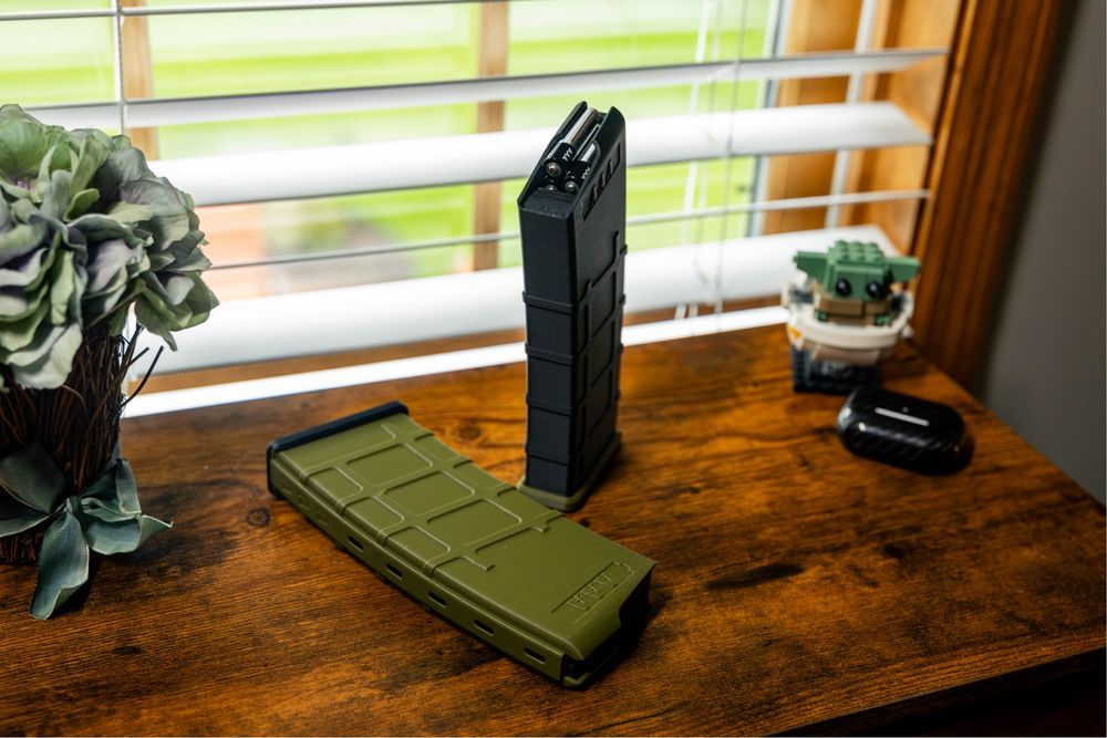 Magazynek AR-15 pojemnik na baterie AA lub AAA