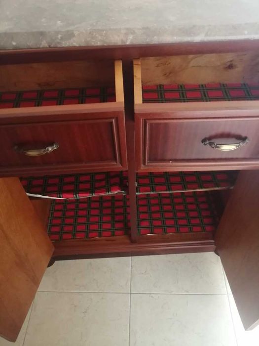 Sapateira em madeira