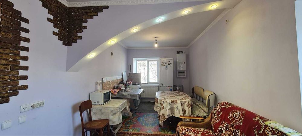 Продаж 2-х будинків на території
