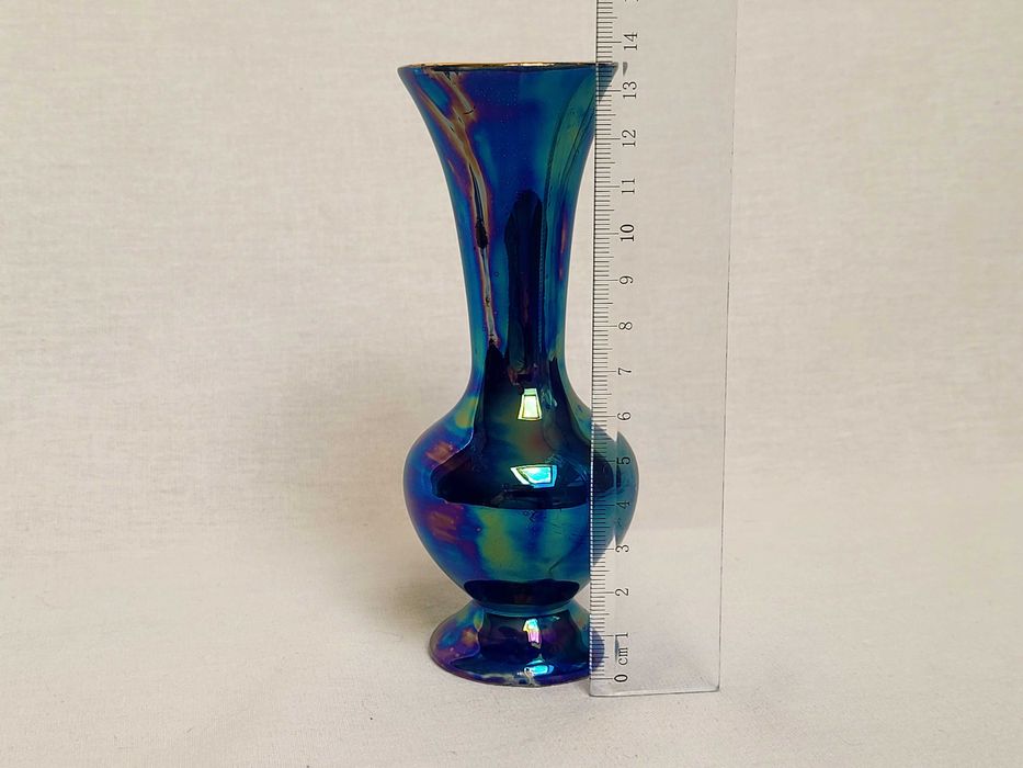 Wazon ceramiczny iryzowany, smukła forma, modernizm ok. 14 cm