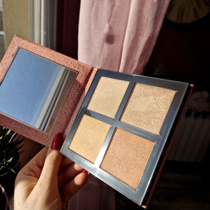 Essence, Pure Nude Sunlighter Palette (Paleta rozświetlaczy