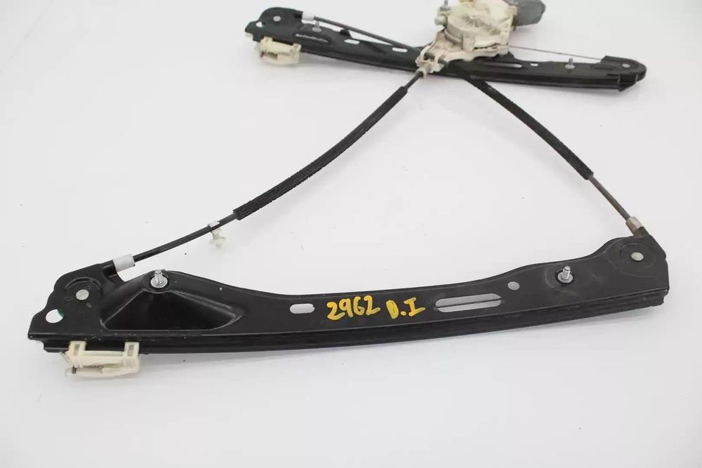 ELEVADOR DE VIDRO FRONTAL ESQUERDO BMW 1 2006 -7067795S