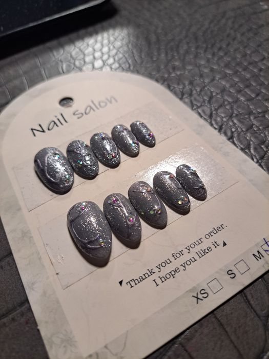 Press on nails. Tipsy własnoręcznie robione.