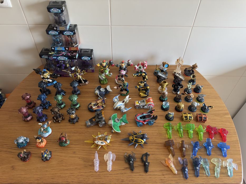 Coleção de Skylanders e Disney Infinity