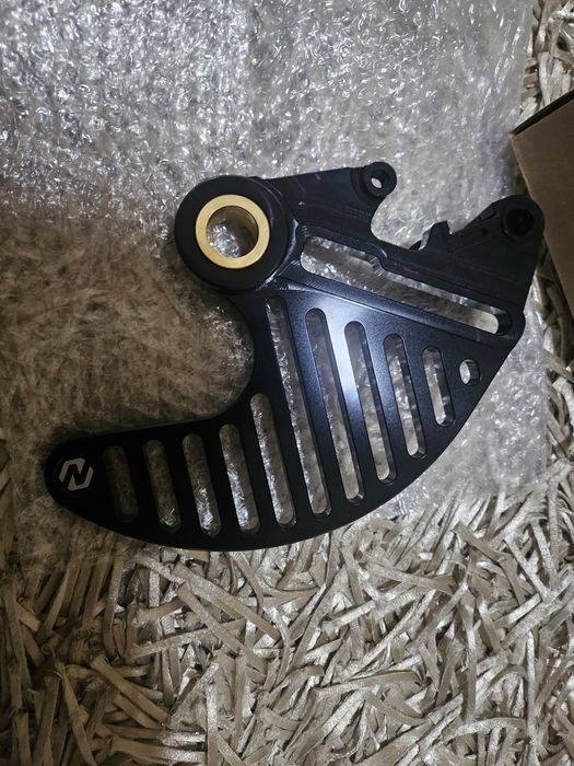 Protecção de disco de freio Strak Varg