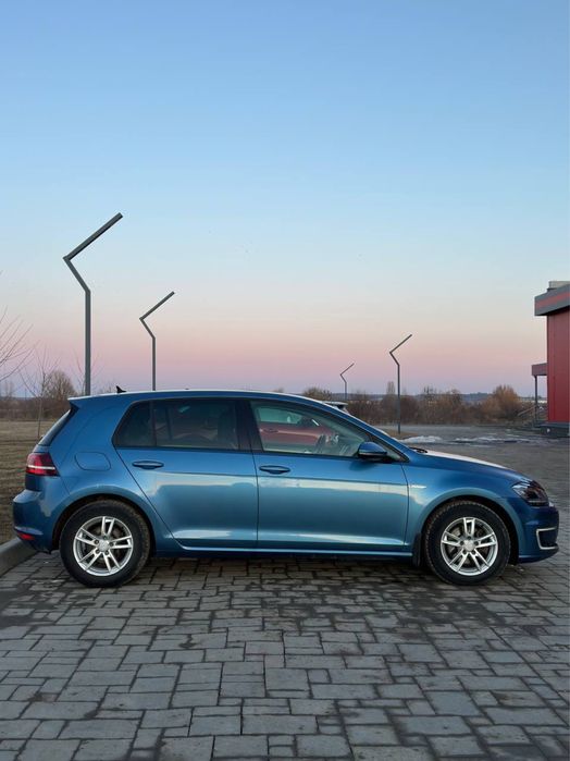 Volkswagen  - eGolf 2017