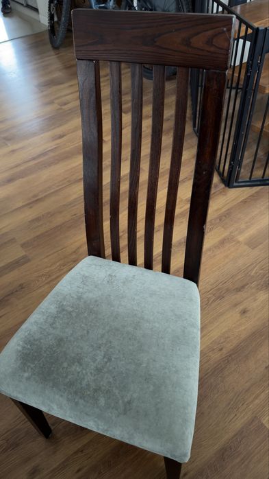 Stół drewniany w zestawie z krzesłami, solidny!!