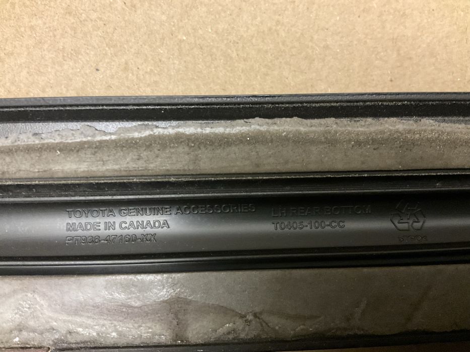 Молдинг задней левой двери тойота приус 50