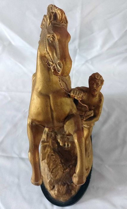 Estatua dourada com cavalo altura 41cm depois escultor francês Coustou