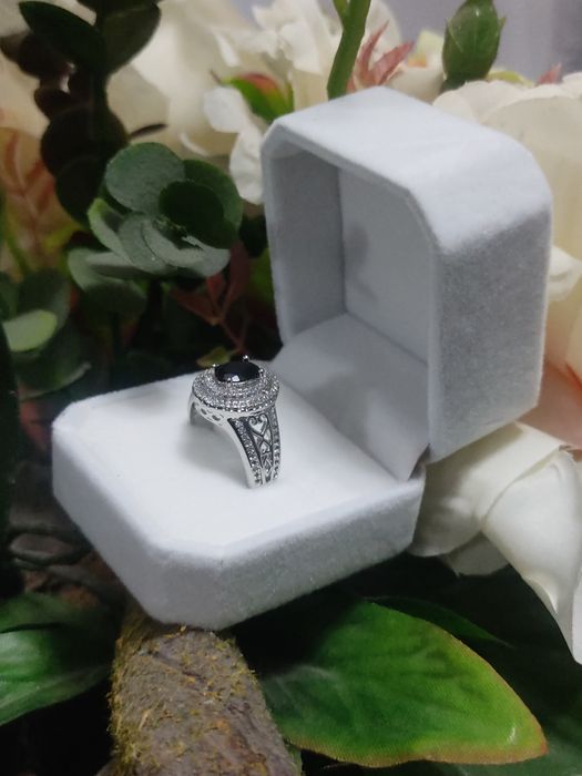 Anel de LUXO com Zircônia Preta