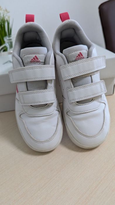 Оригінальні кросівки Adidas на дівчинку 33 розмір