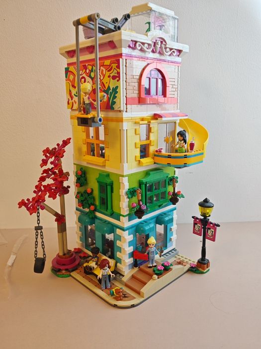 LEGO Friends 41748 Dom Kultury w Heartlake
