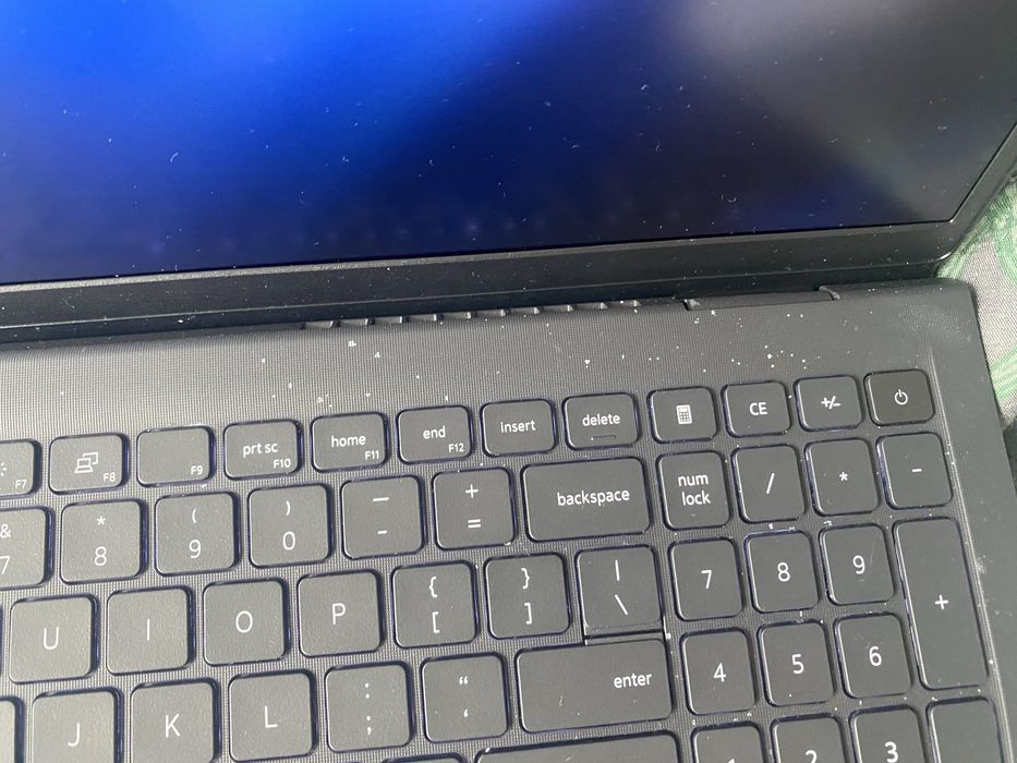 Laptop DELL Vostro 15 3510 super stan