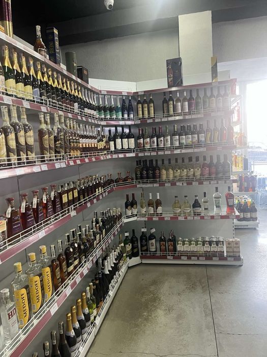 Стелажі для магазинів, обладнання