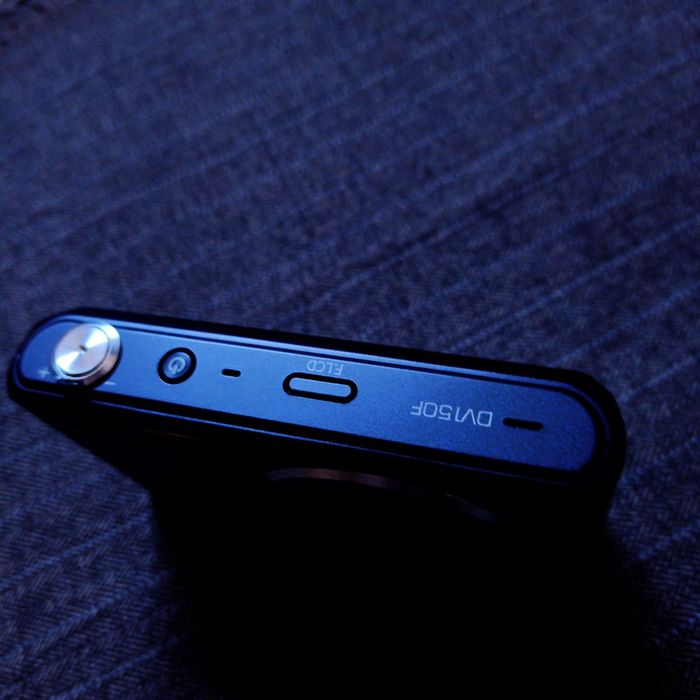 двохекранний Samsung DV150 f цифровий фотоапарат