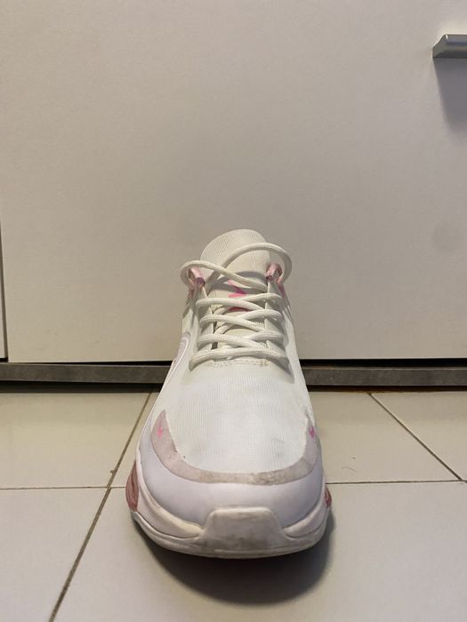 Nike airmax 720 rosa e branco