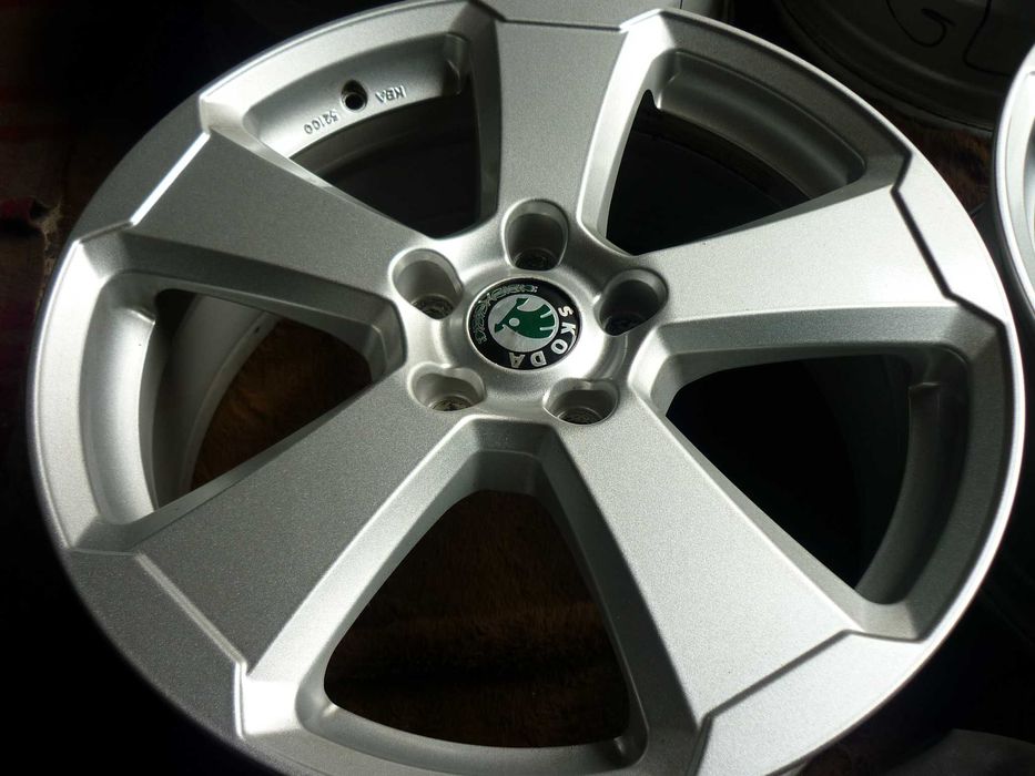 [GL] GOLF A3 OCTAVIA 7.5x18 CLA Leon JETTA  A/B klasse 5x112