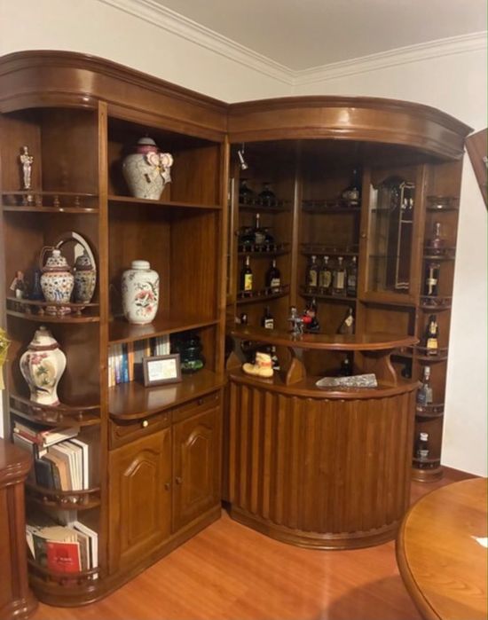 Bar com móvel completo