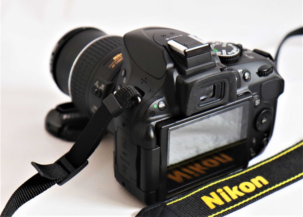 Nikon D5200 com lente Nikon 18-55mm máquina fotográfica digital reflex