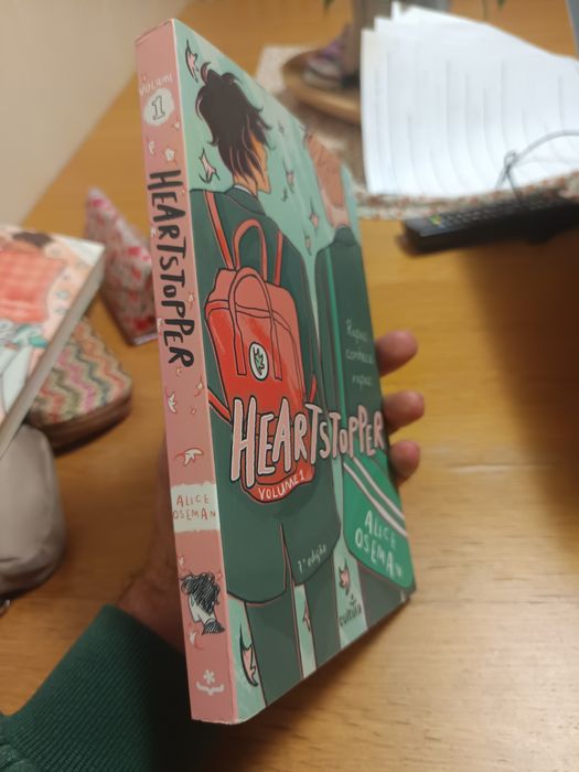 Livro Hearstopper volume 1