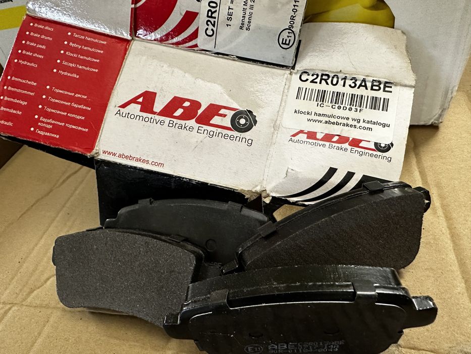 Komplet klocków hamulcowych do Renault i Mercedesa