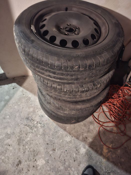 Felgi  16 cali stalowe vw bora opony lato , kołpaki