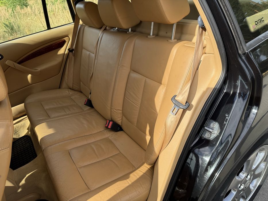 Skoda Octavia Laurin Klement Kombi 1.8 Turbo LPG Musztardowe wnętrze