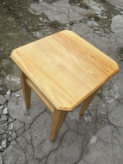 Табурети нові кухонні