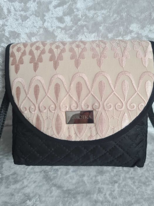 Farbotka czarna torebka mini puro  z klapkami