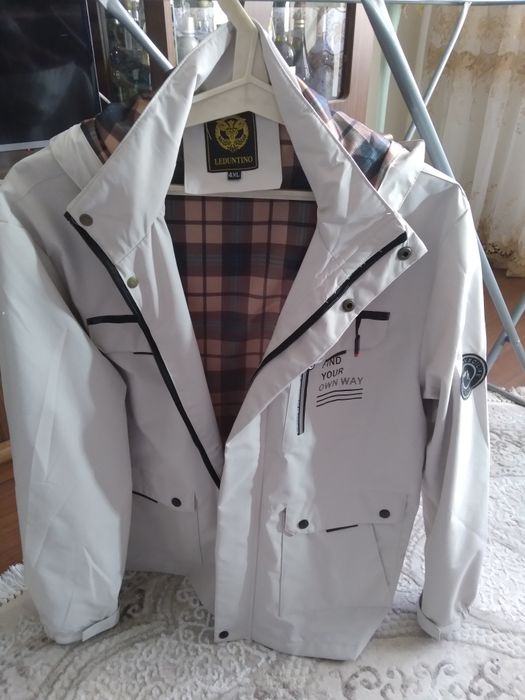 Чоловічий одяг , куртка модна , стільна