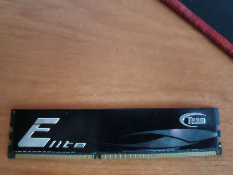 Модуль пам'яті Team DDR3 2Gb 1600 MHz (TED32G1600HC11BK)