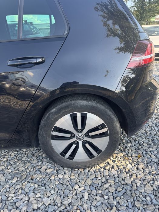 Продам хороший автомобіль е-Golf