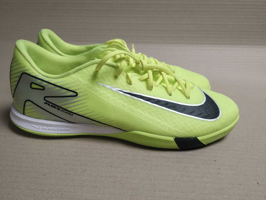 buty piłkarskie halówki nike 41/ 42,5