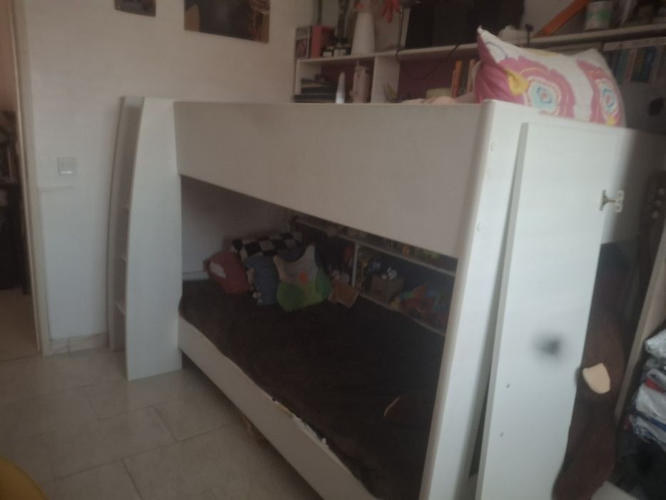 Beliche á venda em ótimo estado.