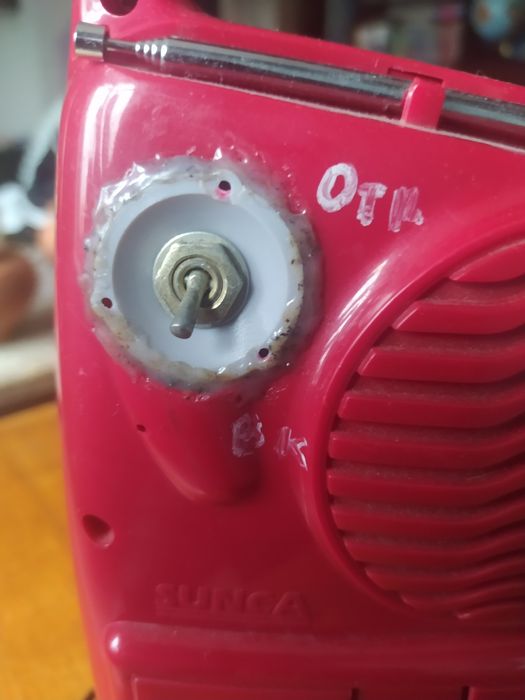 Фонарик, магнитофон, радио ( три в одном)