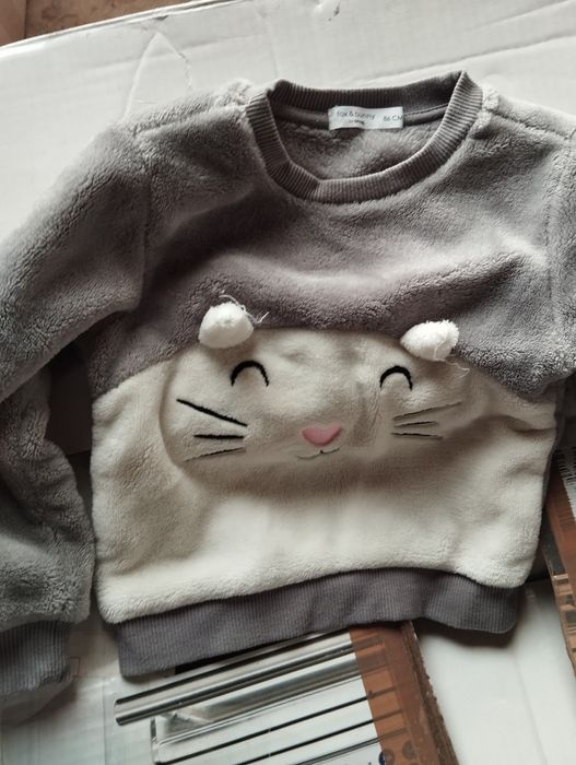 Свішоти ,кофточки для дівчинки