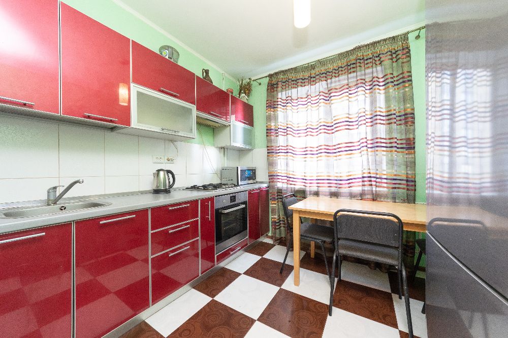 2к.посуточно,почасово ,метро Левобережная 5 минут ходьбы