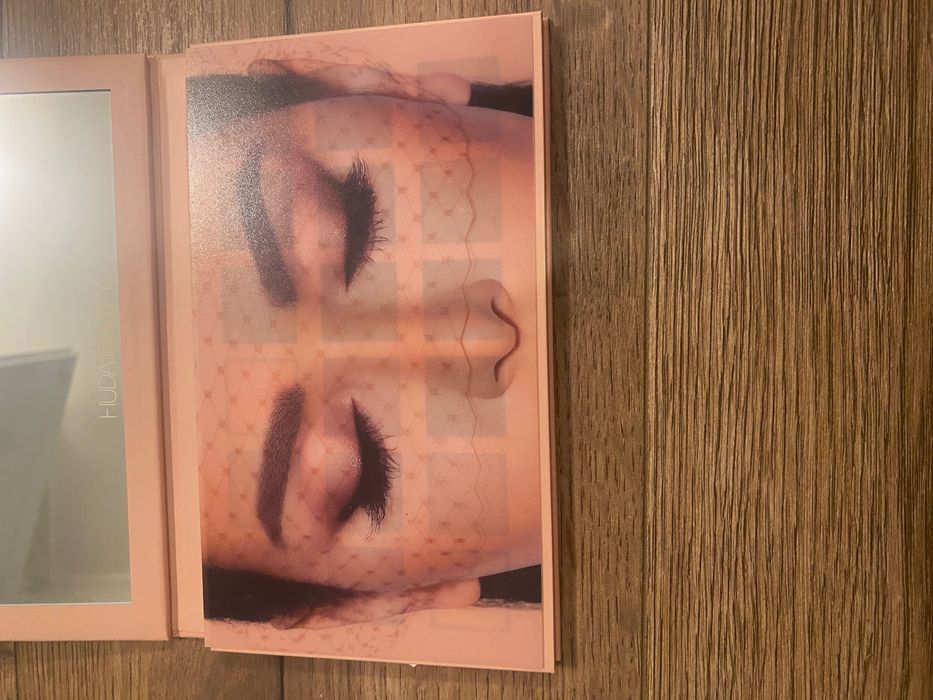 Paletka Huda Beauty New Nude