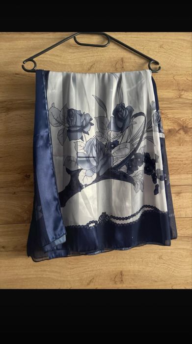 Błyszcząca apaszka granat