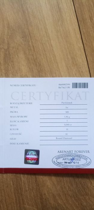 Złoty pierścionek z brylantem