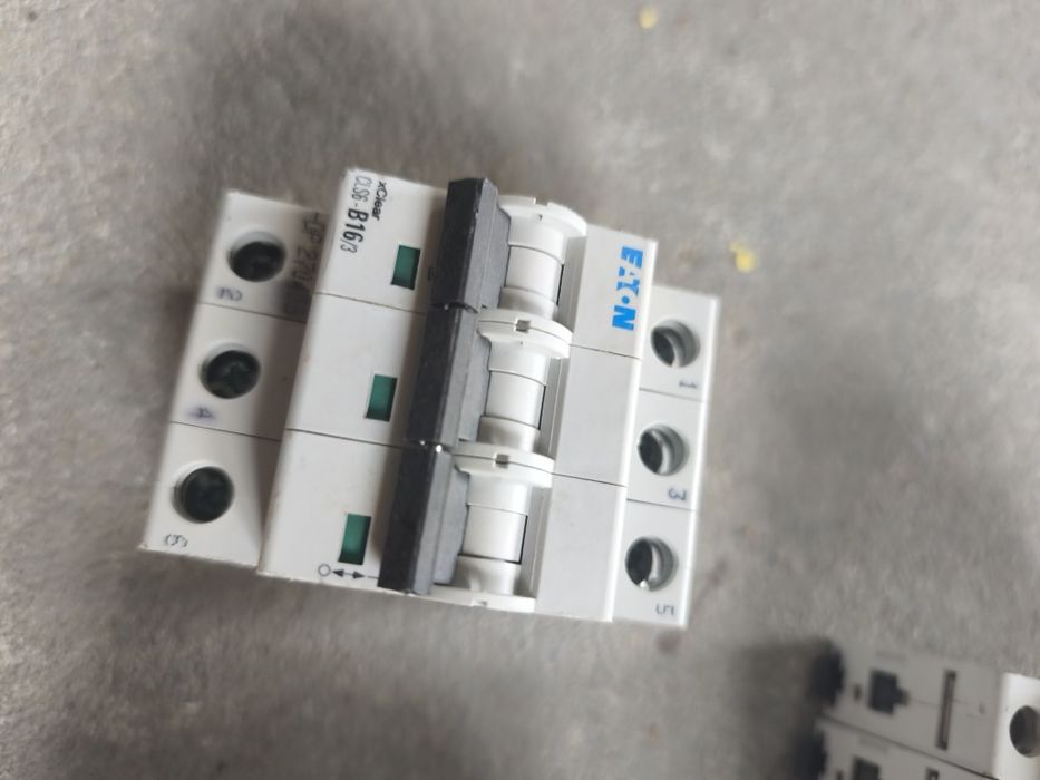 Wyłącznik nadprądowy EATON CLS6-B40/3 CLS6-B40/3-DP B40 40A

Wyłącznik