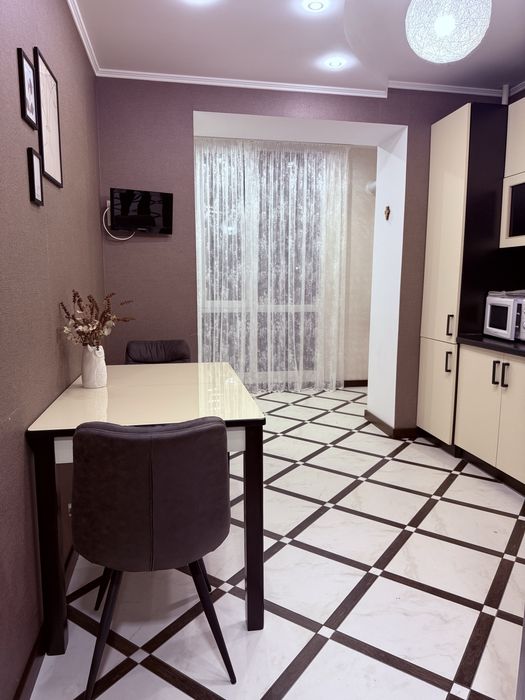 ЖК"Сімейний",Є СВІТЛО,зал.вокзал,Тяжилів,1-кім.квартира подобово