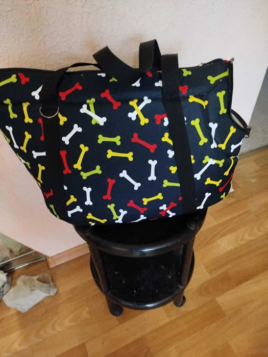 Продам переноску для собак.