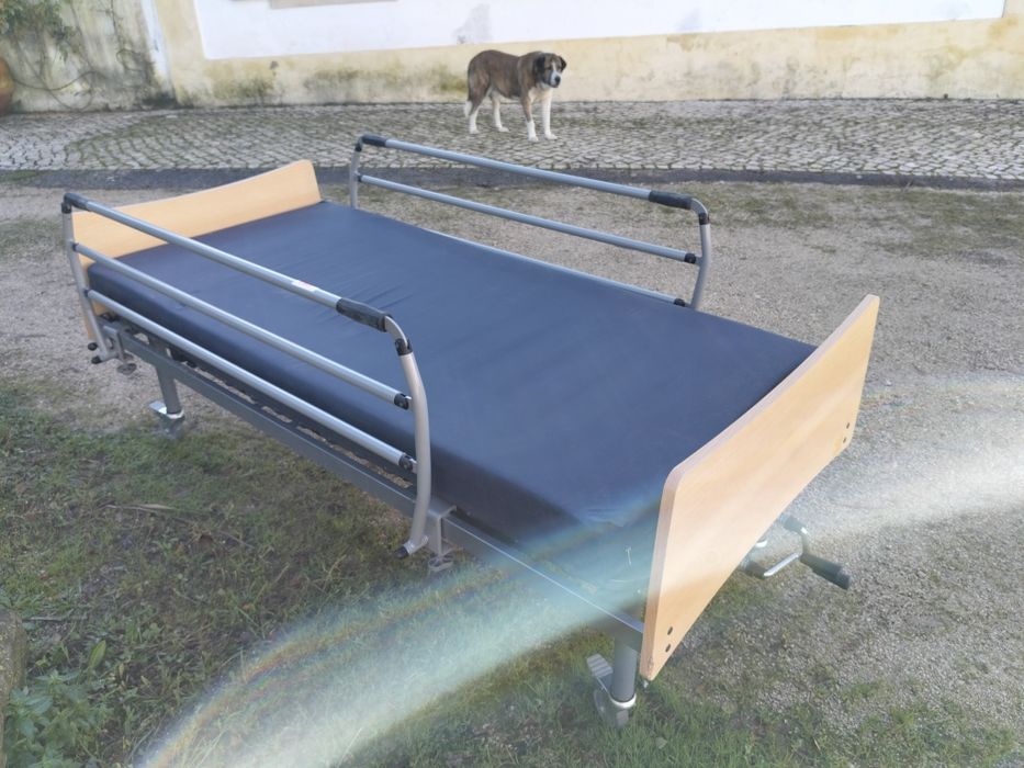 Equipamentos de apoio domiciliário – cama hospitalar, cadeira de rodas