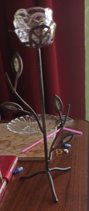 Świecznik w kształcie róży na 1 podgrzewacz