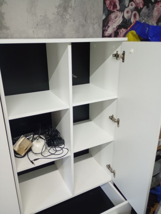 Białe szafki do salonu kosmetycznego – komplet 2 szt.