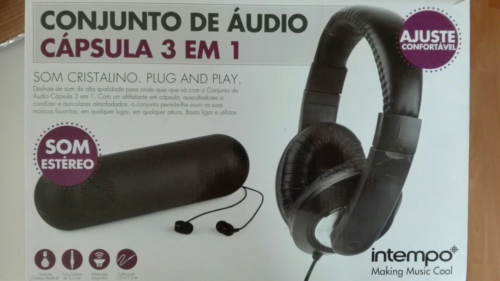 Conjunto audio coluna e auscultadores